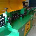 Máquina de endireitar vergalhão